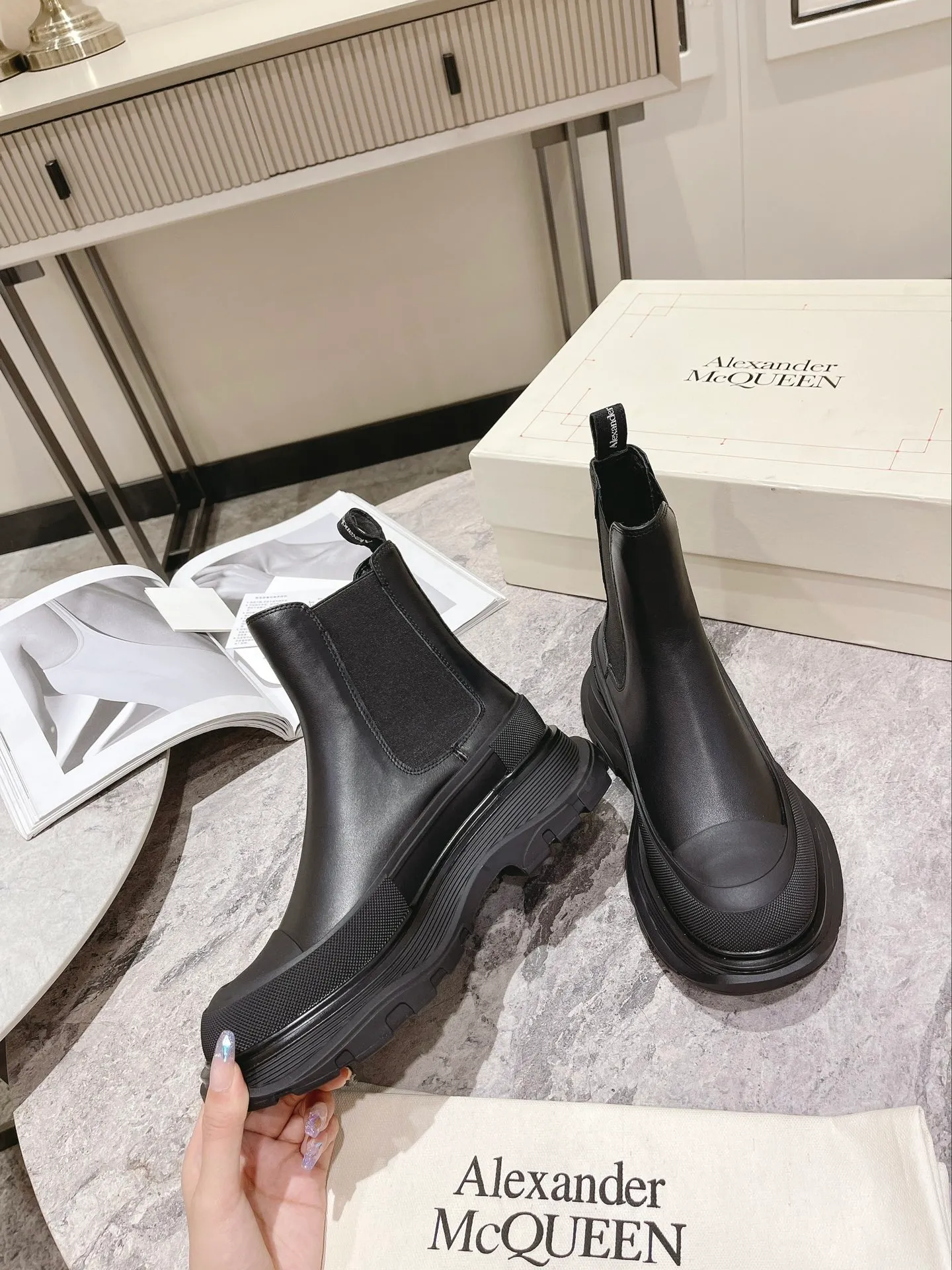 👟👟Ex-factory price 560💰💰The popular ALEXANDER MCQUEEN Alexander McQueen Chelsea boots Original T👟👟Ex-factory price blue black